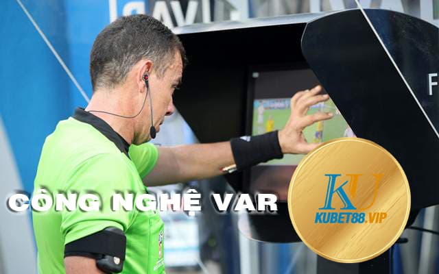 VAR là gì trong bóng đá? Công nghệ VAR trong trận đấu